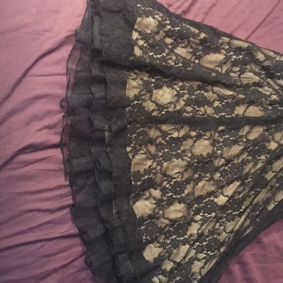 Beautiful Lace dress - Picture 3 of 4